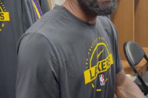 老詹：很满意现在球队的韧性，每次落后了我们都能顽强追回来