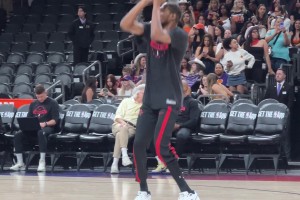 交易后首次回到菲尼克斯🔥杜兰特赛前热身猛练中投~