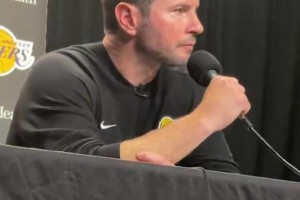 雷迪克：詹姆斯的表现为全队定下了基调！打得漂亮！队友纷纷效仿