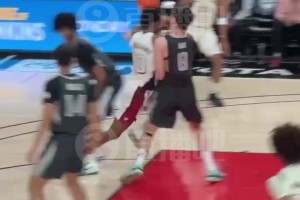 防守建功！郇斯楠耐克峰会对抗卡梅隆·威廉姆斯 伸手完成抢断